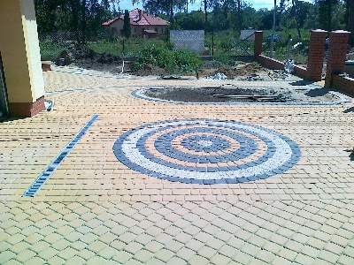 Pila ukladanie bruku